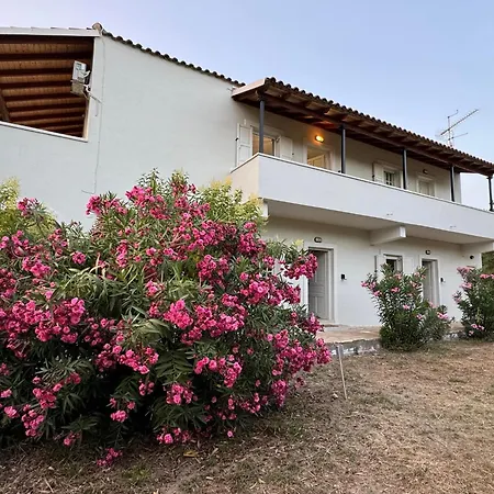 Kouros Апартаменты *